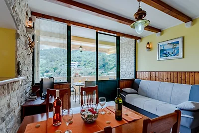 APARTMAN ÐONI 1 by Villas Guide