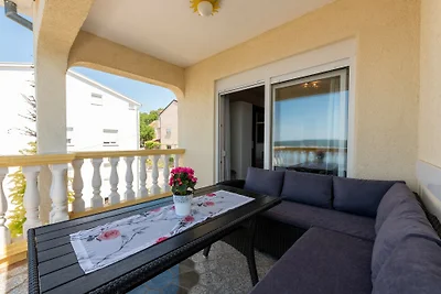 Apartman Lucija 5 by Villas Guide
