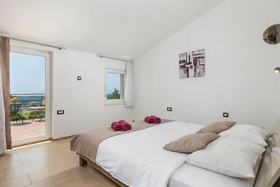 Villa Wally with outdoor pool by Villas Guide