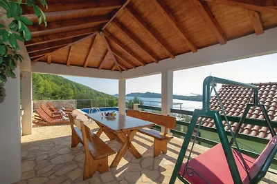 Apartman Mario with pool by Villas Guide