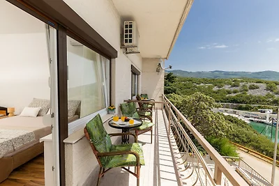 Apartman Vesna beachfront by Villas Guide