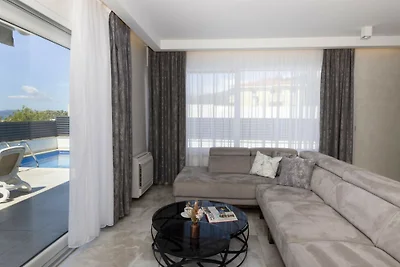 Sunny Lux Villa 3 in Makarska by Villas Guide