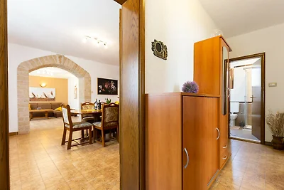 Beautiful Apartment Fratta with garden in Tar