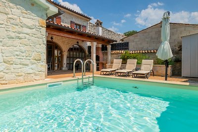 Beautiful Villa Andoro with pool in Vrsar