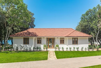 Villa Porto Bus Beachfront by Villas Guide