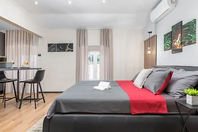 Modern & warm studio near Arena by Villas...