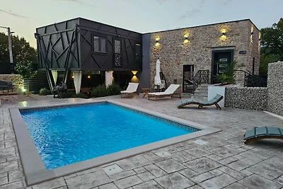 Villa 3QB - Split by Villas Guide