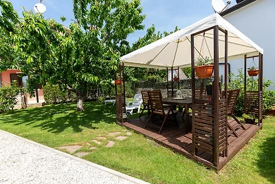 Beautiful Apartment Fratta with garden in Tar