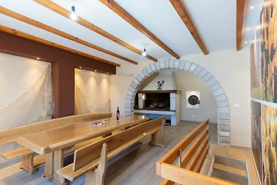 Apartman Mia 5 - Omiš by Villas Guide