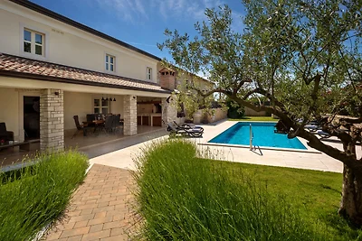 Villa Lori by Villas Guide