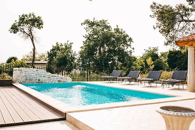 Rustic Villa San Lorenzo with pool in Umag