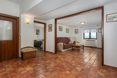 Apartment Daša with pool by Villas Guide