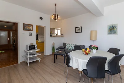 Apartman Vesna beachfront by Villas Guide