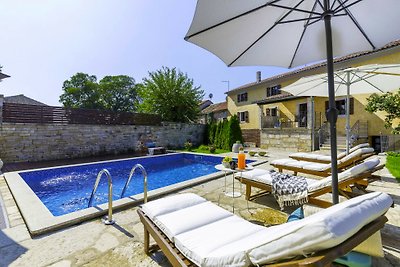 Beautiful Villa Jadreska with pool in...