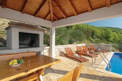 Apartman Mario with pool by Villas Guide