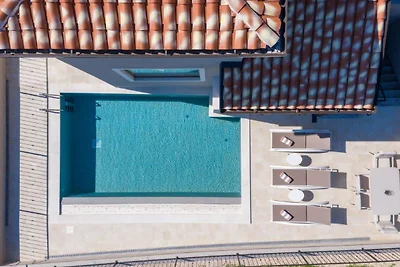 Villa Skarline by Villas Guide