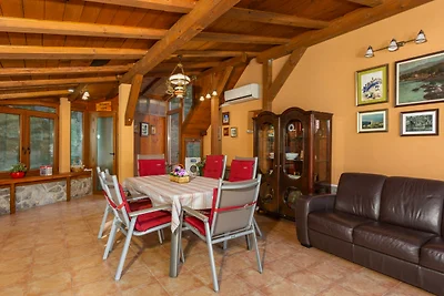 Holiday Home Villa Rosemary by Villas Guide