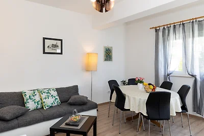 Apartman Vesna beachfront by Villas Guide