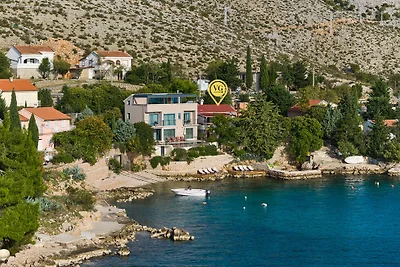 Villa Hemingway beachfront by Villas Guide