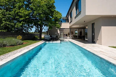 Villa Lipa Tree by Villas Guide