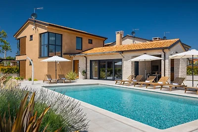Luxury villa Pedena with pool and jacuzzi in...
