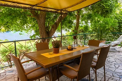 Villa Relax with pool&beachfront by Villas...