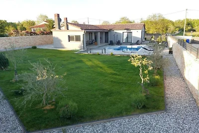 Villa Lana - Cabrunici by Villas Guide