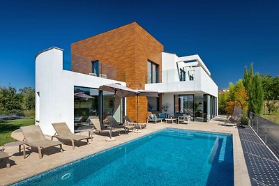 Modern villa Aria with pool and jacuzzi in...