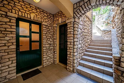 APARTMAN ÐONI 1 by Villas Guide