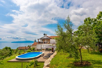 Apartment Daša with pool by Villas Guide
