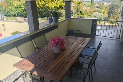 Flora Apartment with pool by Villas Guide