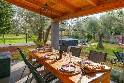 Holiday Home Lara's Oasis by Villas Guide