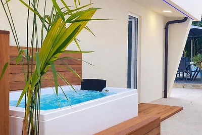 Villa Eduarda pool&whirpool by Villas Guide