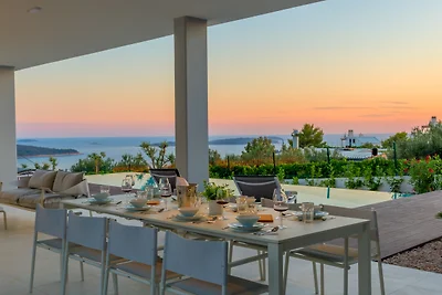 Villa Sunray - Infinity Pool & Sea View