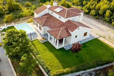 Whitestone Villa by Villas Guide