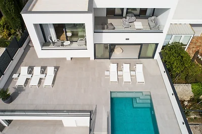 Luxury Holiday Villa with pool by Villas...