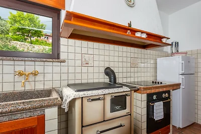 Apartment Daša with pool by Villas Guide