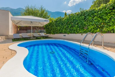 Villa Mateo -Zagvozd by Villas Guide