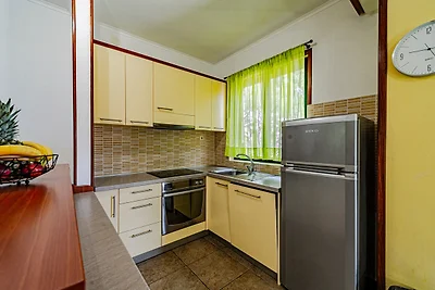 APARTMAN ÐONI 2 by Villas Guide