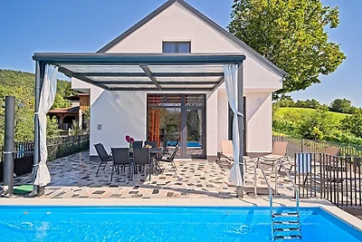 Holiday Home Lipa by Villas Guide