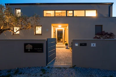 Villa Lipa Tree by Villas Guide