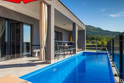 Beautiful Villa Rhapsody with pool in Buzet