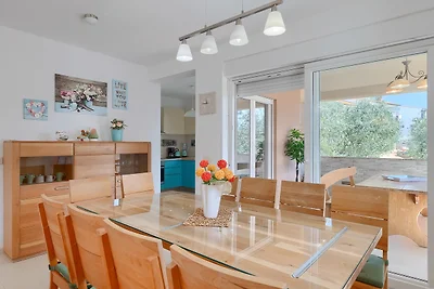 Veronika 1 - Twin Villa with Shared Garden an...