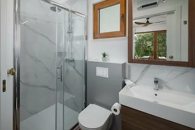 Luxury Villa Bay Porto Bus by Villas Guide