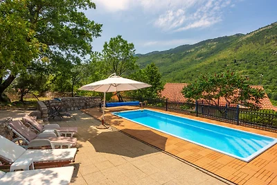House Mirjana with pool by Villas Guide
