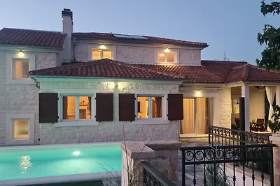 Whitestone Villa by Villas Guide