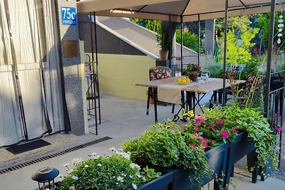 Studio apartment Flora by Villas Guide