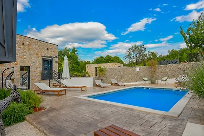 Villa 3QB - Split by Villas Guide