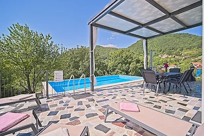 Holiday Home Lipa by Villas Guide