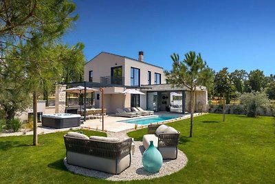 Modern villa Tia I with outdoor pool in Porec